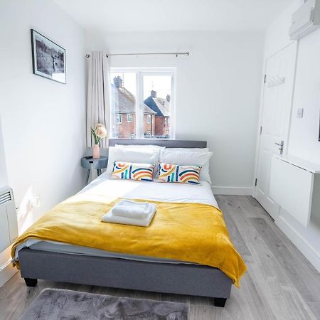 No 01 Small Studio Flat In Aylesbury Town Station 아파트 외부 사진