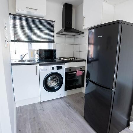 No 01 Small Studio Flat In Aylesbury Town Station 아파트 외부 사진