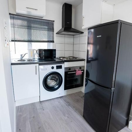 No 01 Small Studio Flat In Aylesbury Town Station 외부 사진
