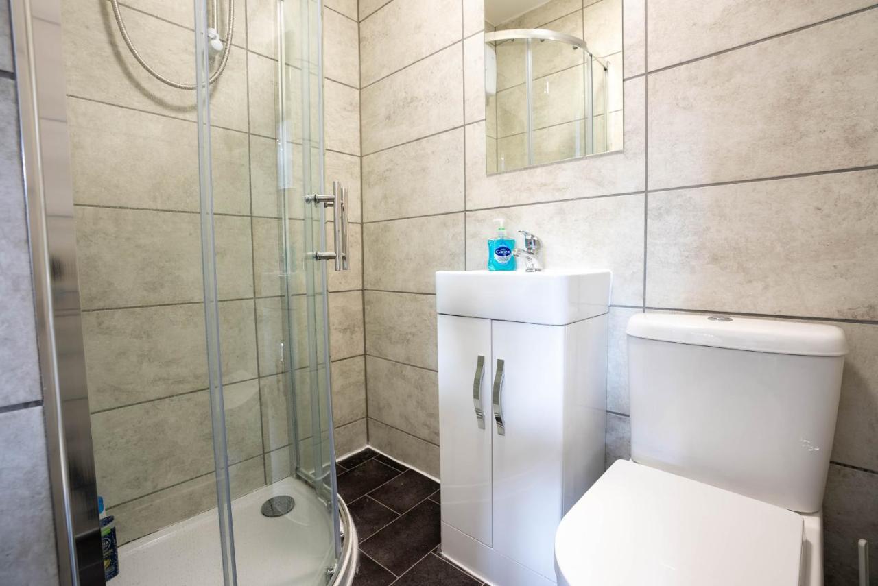 No 01 Small Studio Flat In Aylesbury Town Station 외부 사진