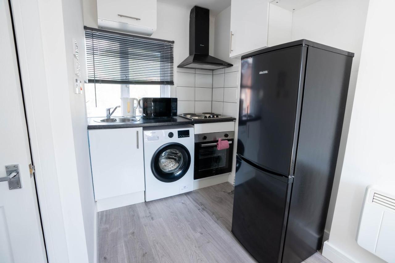 No 01 Small Studio Flat In Aylesbury Town Station 외부 사진