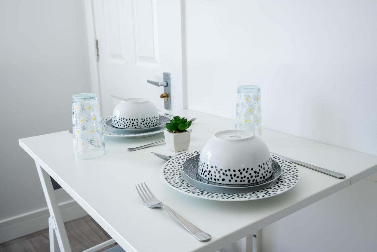 No 01 Small Studio Flat In Aylesbury Town Station 외부 사진